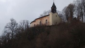 Na celom Slovensku sa rozoznejú zvony, pripomenú obete covidu