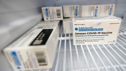 Francúzov pochybnosti neodradili, s vakcínou Johnson & Johnson pokračujú