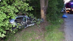 Tragédia pri Nitre: Len 33-ročný vodič zahynul po náraze do stromu