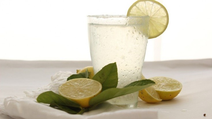 Voda s citrónom dokáže divy: Detoxikuje, dodáva energiu a omladzuje pleť