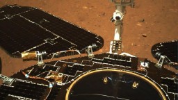 Čínsky rover poslal pozdrav z Marsu: fotografie červenej planéty
