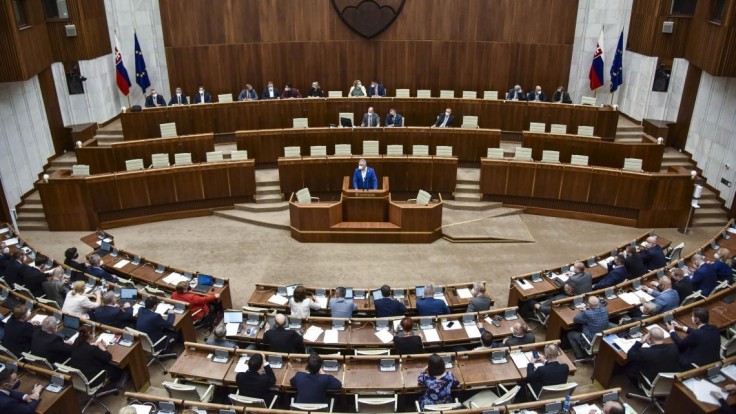 Parlament rokuje o novele štátneho rozpočtu, ktorú predložil Matovičov rezort