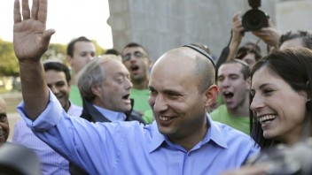 Netanjahuov rival Bennett sa pokúsi vytvoriť vládu s opozičnými stranami