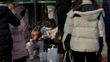Populácia starne, Čína mení rodinnú politiku. Párom povolili viac detí
