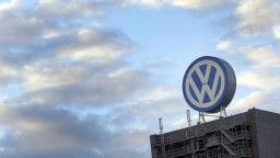 Bývalý šéf Volkswagenu zaplatí za emisný škandál 10 miliónov eur