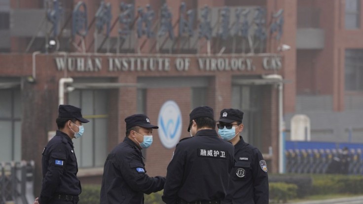 Biely dom chce preveriť únik vírusu z laboratória, žiada od Číny ďalšie údaje