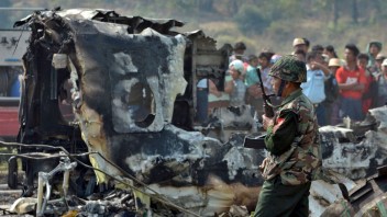 V Mjanmarsku padlo vojenské lietadlo, o život prišlo dvanásť ľudí