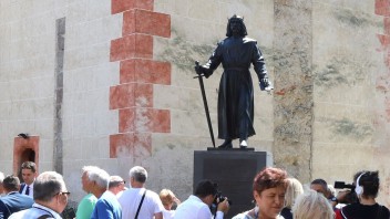 V Bystrici odhalili sochu zakladateľa mesta, v roku 1255 jej udelil mestské privilégiá
