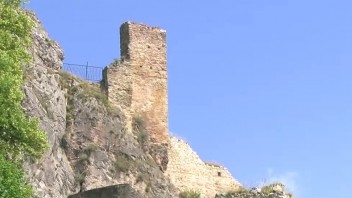 Z hradu ukradli stavebný materiál, zložitú situáciu pomohli vyriešiť miestni
