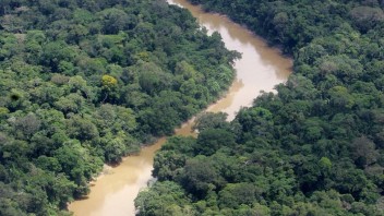 Skutočná ochrana alebo dymová clona? Brazília vysiela do Amazónie vojakov