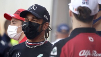 Hamilton predĺžil kontrakt s Mercedesom, v nemeckej stajni ostane minimálne do roku 2023