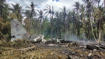 Po havárii lietadla na Filipínach hlásia desiatky mŕtvych