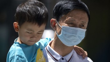 Čína hlási najviac infikovaných od začiatku roka. Prípadov nie je ani 60