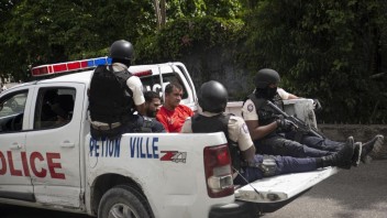 Haitský senát zvolil dočasného prezidenta, krajina požiadala USA o vyslanie vojakov