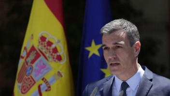 Španielsky premiér predstavil novú vládu, na ministerských stoličkách dominujú ženy