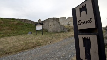 Tip na výlet: So starobylým hradom sa spája zaujímavý príbeh. Kedysi slúžil ako väznica