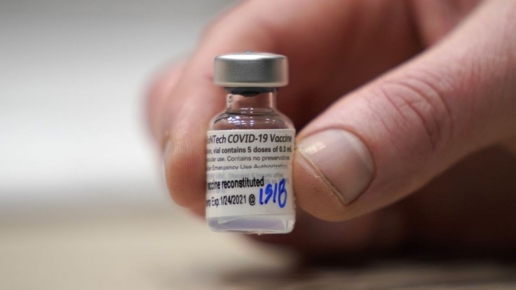 Izrael niektorým ľuďom ponúka aj tretiu dávku vakcíny Pfizer