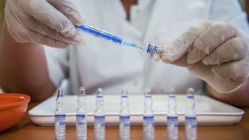 Kombinácia vakcín je nebezpečný trend, varuje vedkyňa WHO