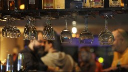 Pražská polícia vykonala kontroly barov a klubov. Udelila desiatky pokút