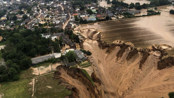 Katastrofické záplavy v západnej Európe majú už vyše 180 obetí