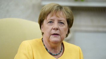 Vláda oblastiam postihnutým záplavami poskytne rýchlu pomoc, prisľúbila Merkelová