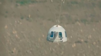 Prvý let Blue Origin miliardára Bezosa bol úspešný, modul sa vrátil na Zem