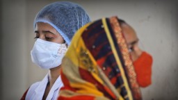 Počet obetí koronavírusu v Indii môže byť až desaťkrát vyšší, ukazuje štúdia