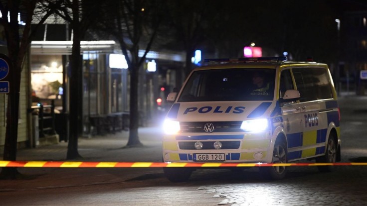 Väzni vyzbrojení žiletkami zajali vo Švédsku dozorcov, pre spoluväzňov žiadali pizzu a kebab