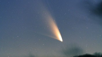Nezvyčajne veľký meteor rozsvietil oblohu nad Oslom, bolo vraj cítiť aj silný vietor