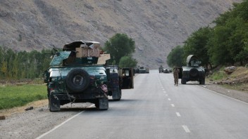 Taliban pokračuje vo svojej ofenzíve. Rakety zasiahli letisko v Kandaháre