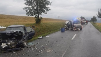 Tragická nehoda pri Topoľčanoch. Po zrážke áut zahynula 82-ročná seniorka