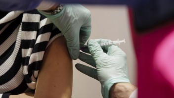 V USA dostalo dávku vakcíny už 70 percent dospelých