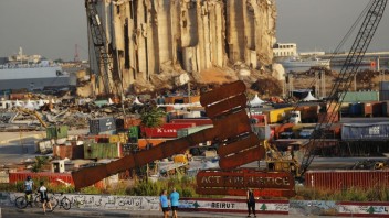 Libanon spomína na prvé výročie ničivého výbuchu. Zahynulo pri ňom viac ako 200 ľudí