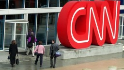 Spravodajská televízia CNN prepustila troch zamestnancov. Do práce prišli nezaočkovaní
