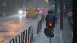 Škótske ulice zaplavilo, pre silné dažde zastavili aj niektoré vlaky