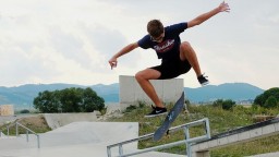 Vo Veľkom Šariši vyrastá nový skatepark. V Prešove na jeho obnovu nie sú peniaze