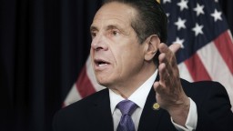 Guvernér New Yorku končí vo funkcii, čelí obvineniam zo sexuálneho obťažovania