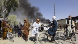 Taliban sa blíži k hlavnému mestu. Ovládol aj provinciu pri Kábule