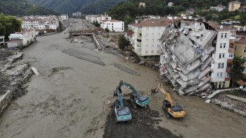 Turecko hlási desiatky obetí po záplavách, bilancia stále nie je konečná