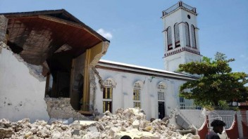 Otrasy takmer zrovnali so zemou niektoré mestá. Haiti hlási stovky obetí