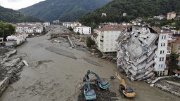 Záplavy v Turecku si vyžiadali už 70 obetí. Meteorológovia varujú pred ďalšími povodňami
