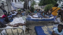 Zemetrasenie na Haiti má už takmer 2000 obetí, po búrke varujú pred povodňami