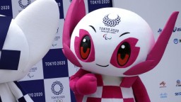 Paralympijský oheň dorazil v piatok do Tokia. Zatienil ho však rekordný počet nových prípadov
