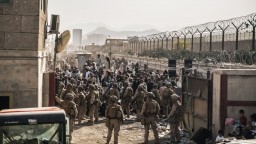 Z Afganistanu sa začali sťahovať prví vojaci, ktorí zaisťovali evakuáciu