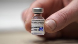 Účinnosť vakcín Pfizer a Moderna pri delte výrazne klesla. Štúdia prezradila, akú ochranu poskytujú