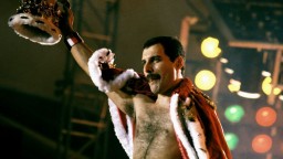Extravagantný, teatrálny, charizmatický. Freddie Mercury mal všetko, čo sa dalo kúpiť, okrem šťastia