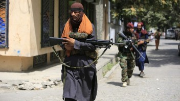 Pri oslavnej streľbe stúpencov Talibanu údajne zahynulo 17 ľudí