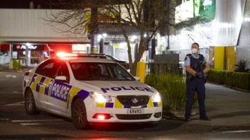 Úrady na Novom Zélande sa už roky pokúšali deportovať muža, ktorý v obchodnom centre zaútočil nožom