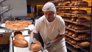 Chlieb a pečivo budú drahšie, podľa pekárov je na vine aj štát