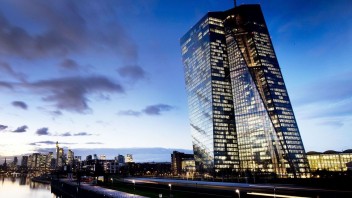 Európska centrálna banka spomalí nákup dlhopisov. Úroková sadzba zostáva nezmenená